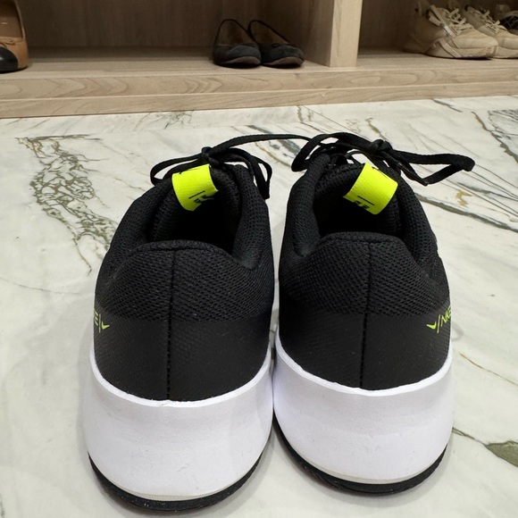 Nike Men's Black and Neon Green Running Shoes - Picture 13 of 16